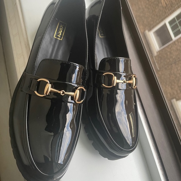 Black English style mocassin, low heel, varnish - Picture 3 of 4